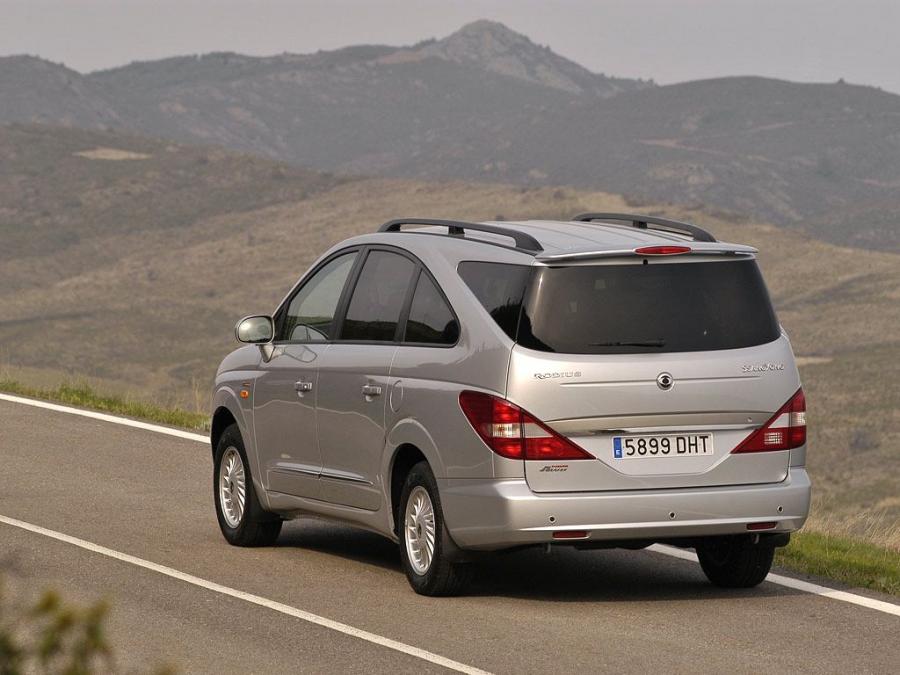  SsangYong Rodius 2004 года  (фото 12 из 16)